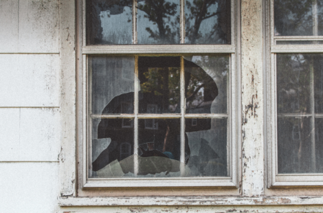 Contact Glass Repairs 24/7 at 416-524-9004 for a free quote on glass repair and replacement.